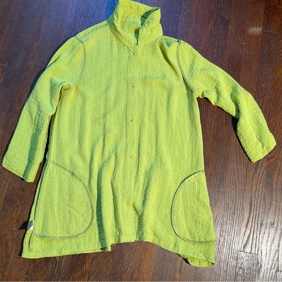 John Mark Chartreuse XS Mandarin Tunic with Black Shark Tooth Buttons Back Slit - Picture 15 of 16